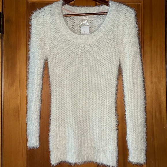 NWT fuzzy soft sweater - Picture 1 of 2